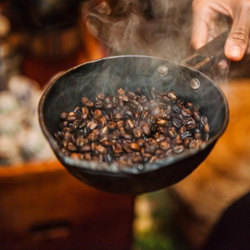 Жарим кофе на керамической сковородке